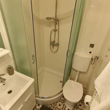 Bigeste - Free Parking - 2 Minute Walk To The - Superfast Wifi *