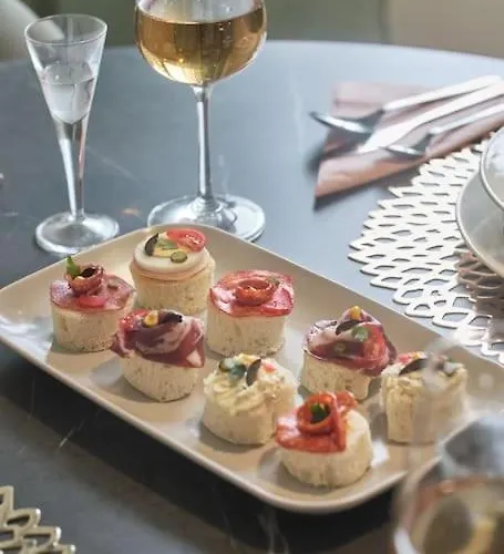 Bigeste - Free Parking - 2 Minute Walk To The - Superfast Wifi オパティヤ