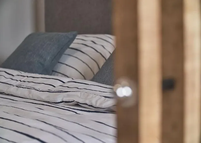 Bigeste - Free Parking - 2 Minute Walk To The - Superfast Wifi オパティヤ