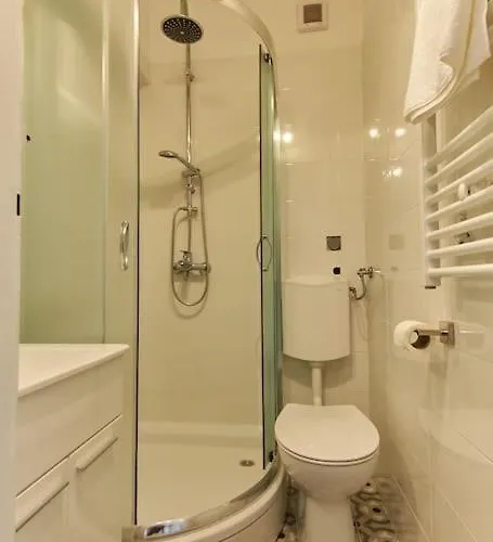 Bigeste - Free Parking - 2 Minute Walk To The - Superfast Wifi オパティヤ