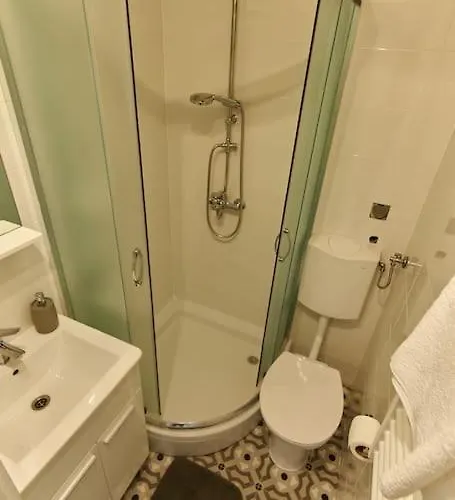 Bigeste - Free Parking - 2 Minute Walk To The - Superfast Wifi *